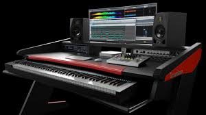 Studio Order Middle: The Perfect Desk for Music Makers