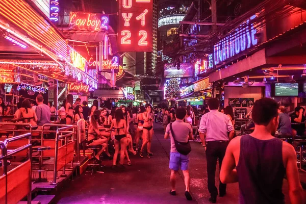 Discovering Bangkok’s Vibrant Night Markets: A Shopping and Food Guide